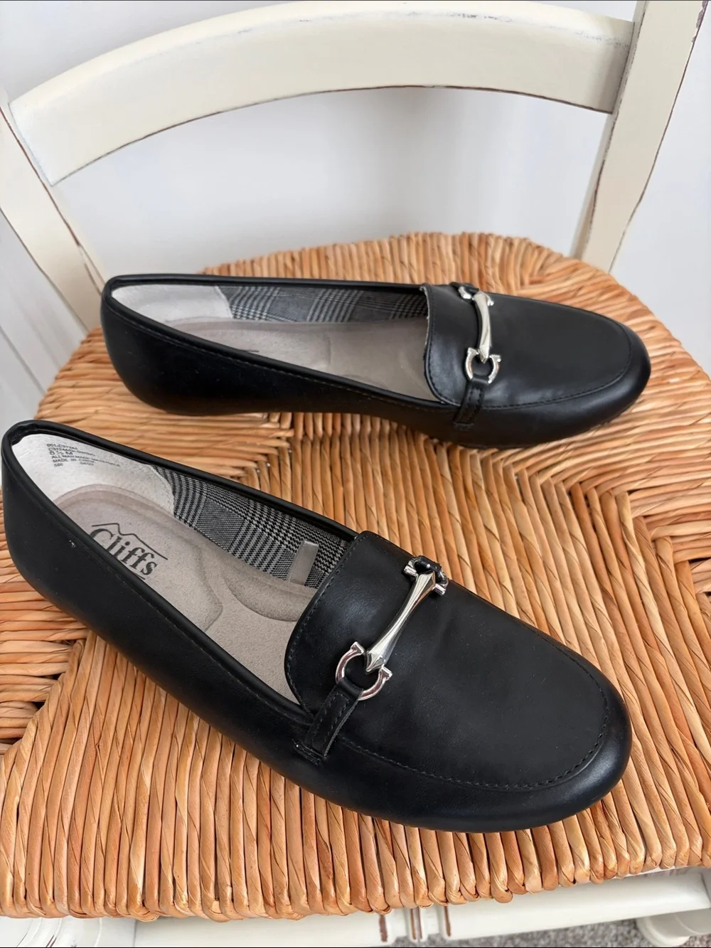Cliffs by WHITE MOUNTAIN Black Women’s Loafers with Silver Accent 8.5 Me